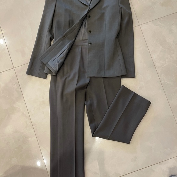 Beautiful pantsuit gray size 2 for a woman - Picture 2 of 3